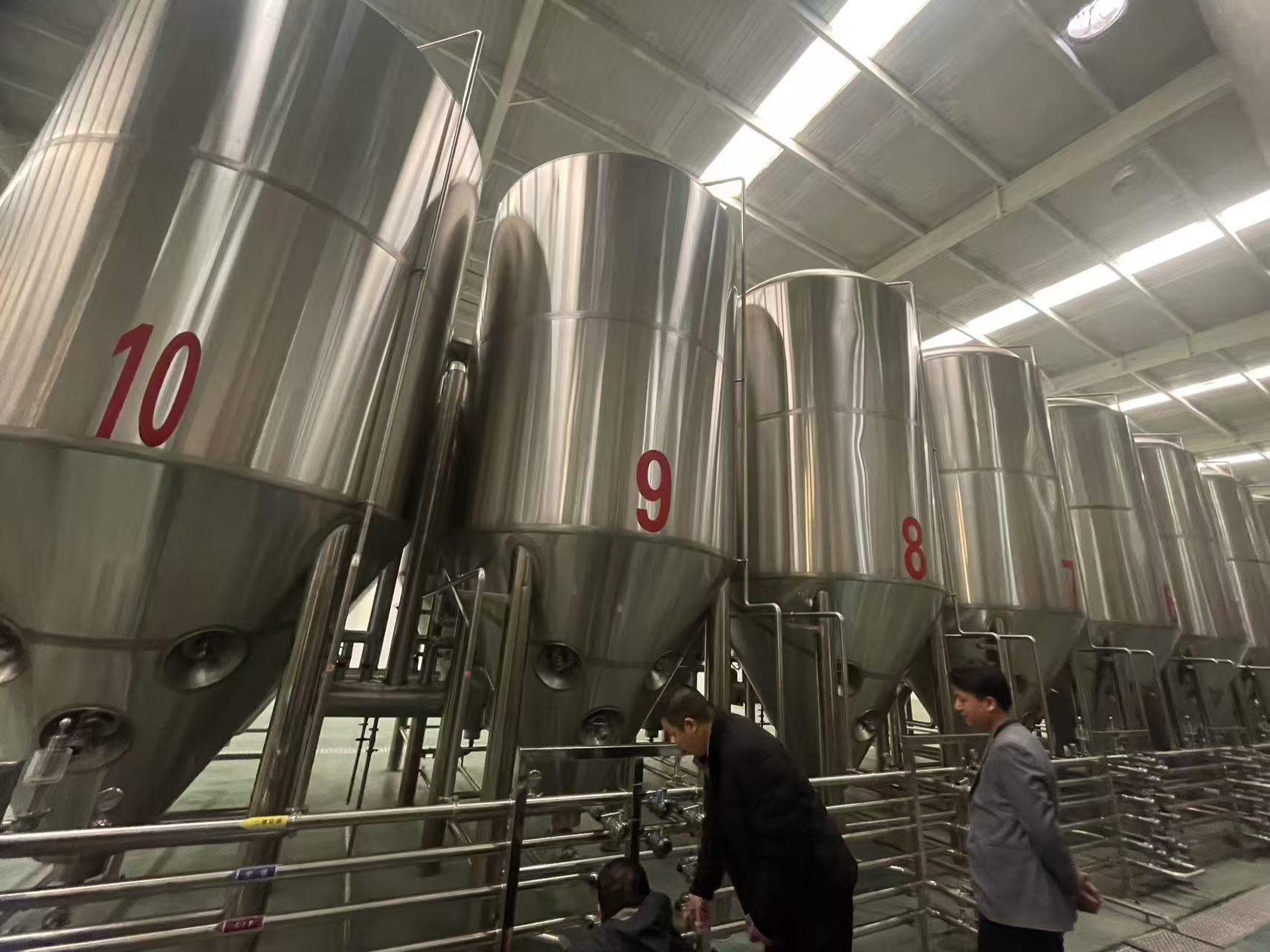 方城精酿啤酒设备厂—平面布置、设备设计、制造、调试、培训等一条龙服务